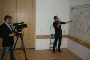Graphic Recorder präsentiert seine Arbeit auf einer Konferenz